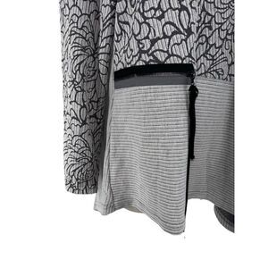 NWOT Yushi Floral Striped Long Sleeve Pullover Sweater Gray White Size XL